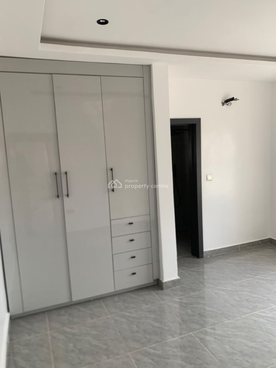 Distressed Luxury 3 Bedroom Flat, Off Alfa Beach Road, Igbo Efon, Lekki, Lagos, Block of Flats for Sale