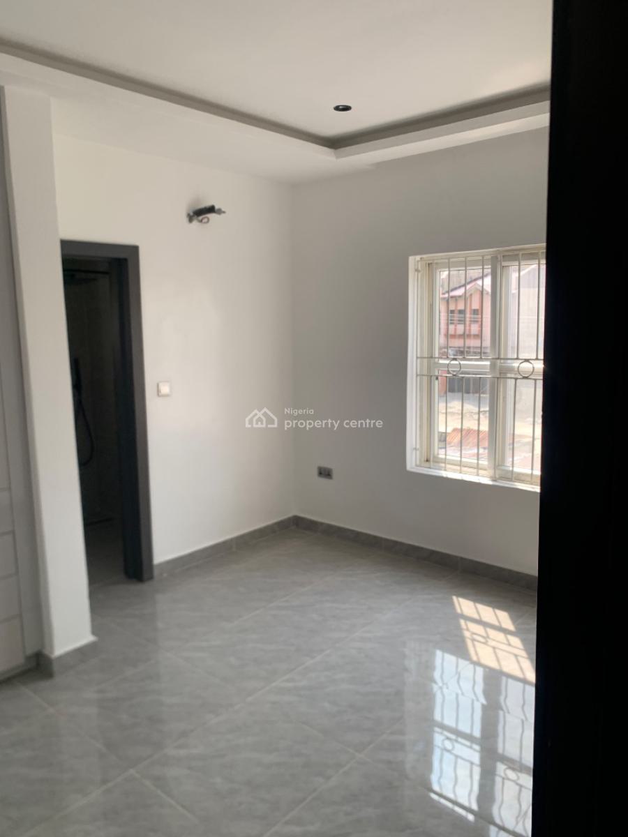 Distressed Luxury 3 Bedroom Flat, Off Alfa Beach Road, Igbo Efon, Lekki, Lagos, Block of Flats for Sale