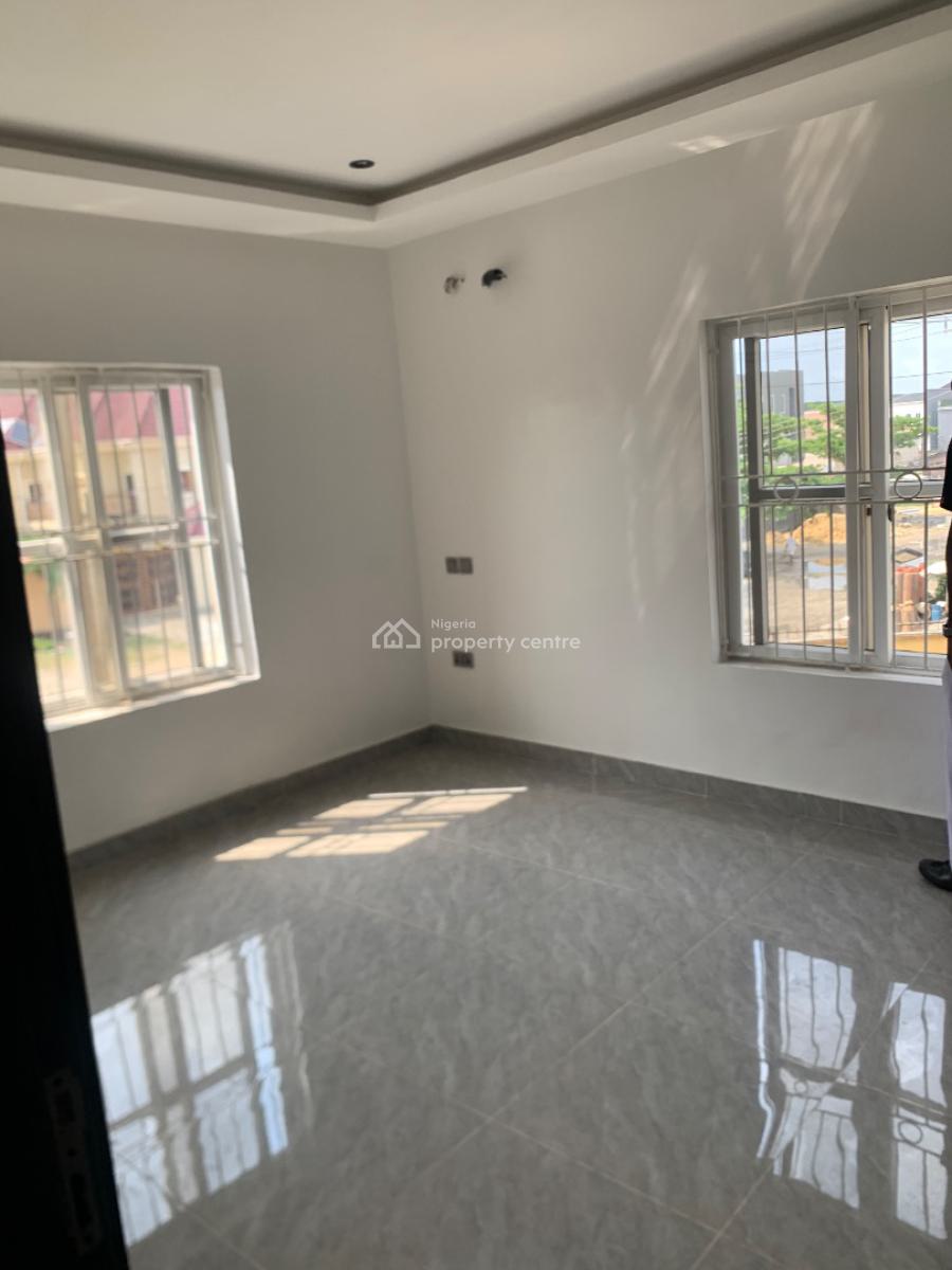 Distressed Luxury 3 Bedroom Flat, Off Alfa Beach Road, Igbo Efon, Lekki, Lagos, Block of Flats for Sale