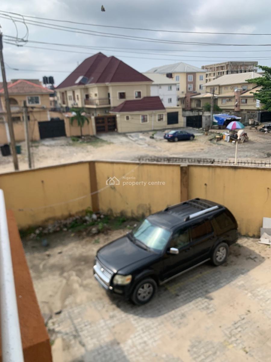 Distressed Luxury 3 Bedroom Flat, Off Alfa Beach Road, Igbo Efon, Lekki, Lagos, Block of Flats for Sale