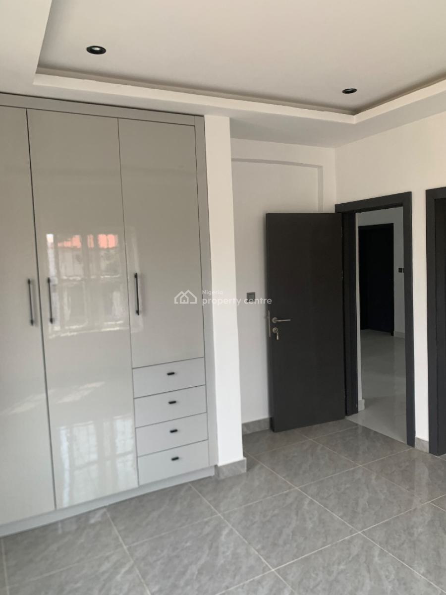 Distressed Luxury 3 Bedroom Flat, Off Alfa Beach Road, Igbo Efon, Lekki, Lagos, Block of Flats for Sale