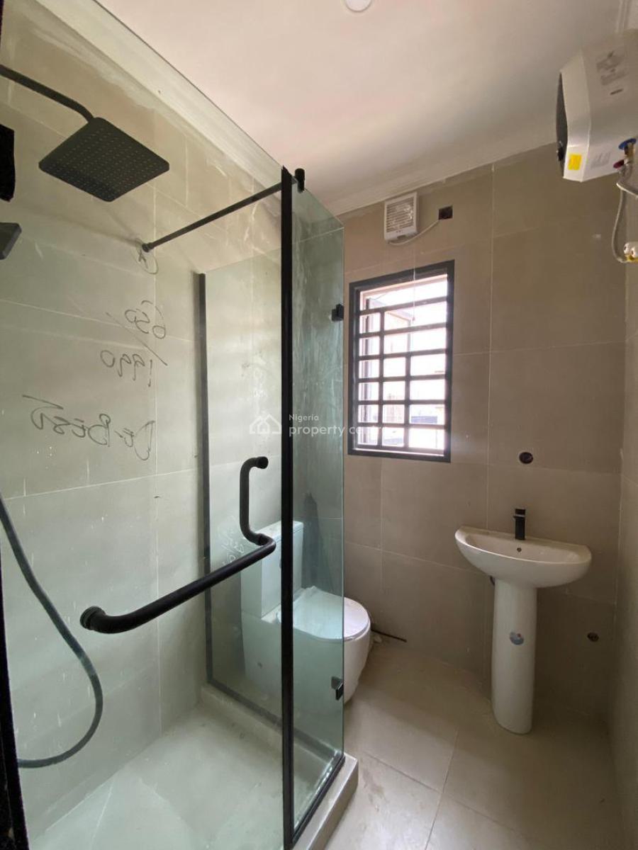 Spacious 4-bedroom Apartment with Bq in a Serene Estate, Lekki Phase 1, Lekki, Lagos, Flat / Apartment for Sale