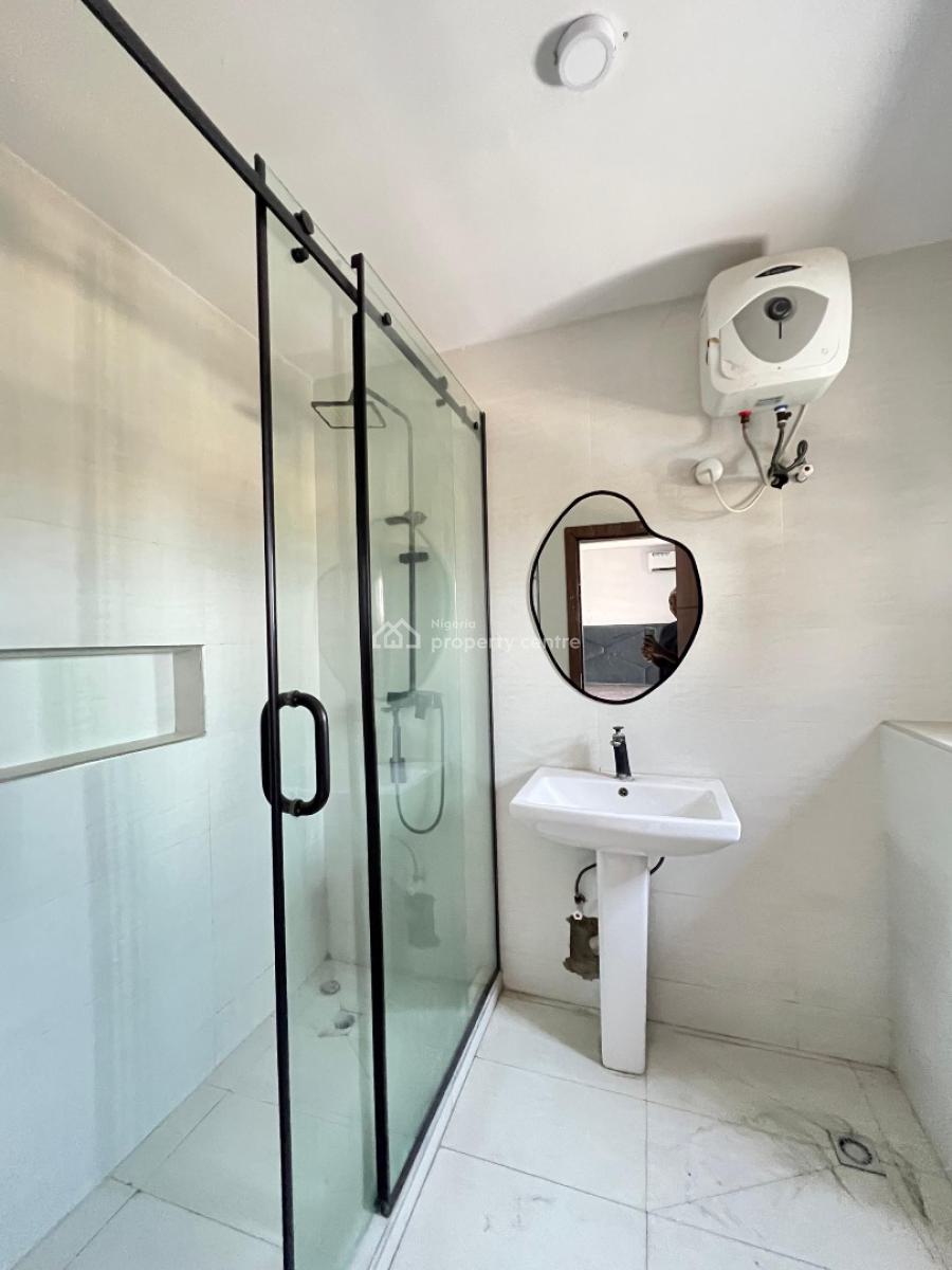 Partly Furnished 2 Bedroom Apartment with Elevator Suitable for Invest, Lekki Right, Lekki Phase 1, Lekki, Lagos, Flat / Apartment for Sale