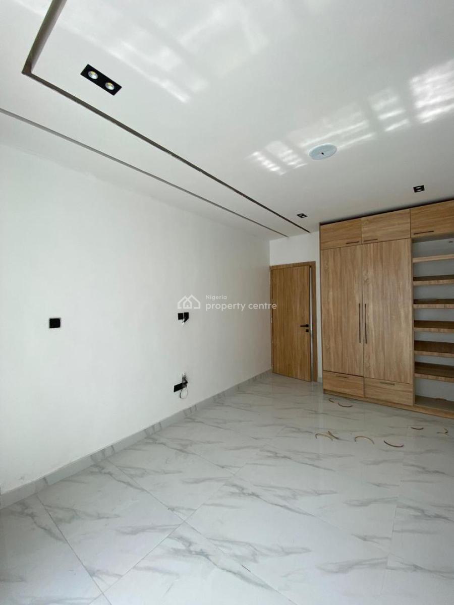 Spacious 2-bedroom Apartment with Boys Quarters,, Lekki Phase 1, Lekki Phase 1, Lekki, Lagos, Block of Flats for Sale