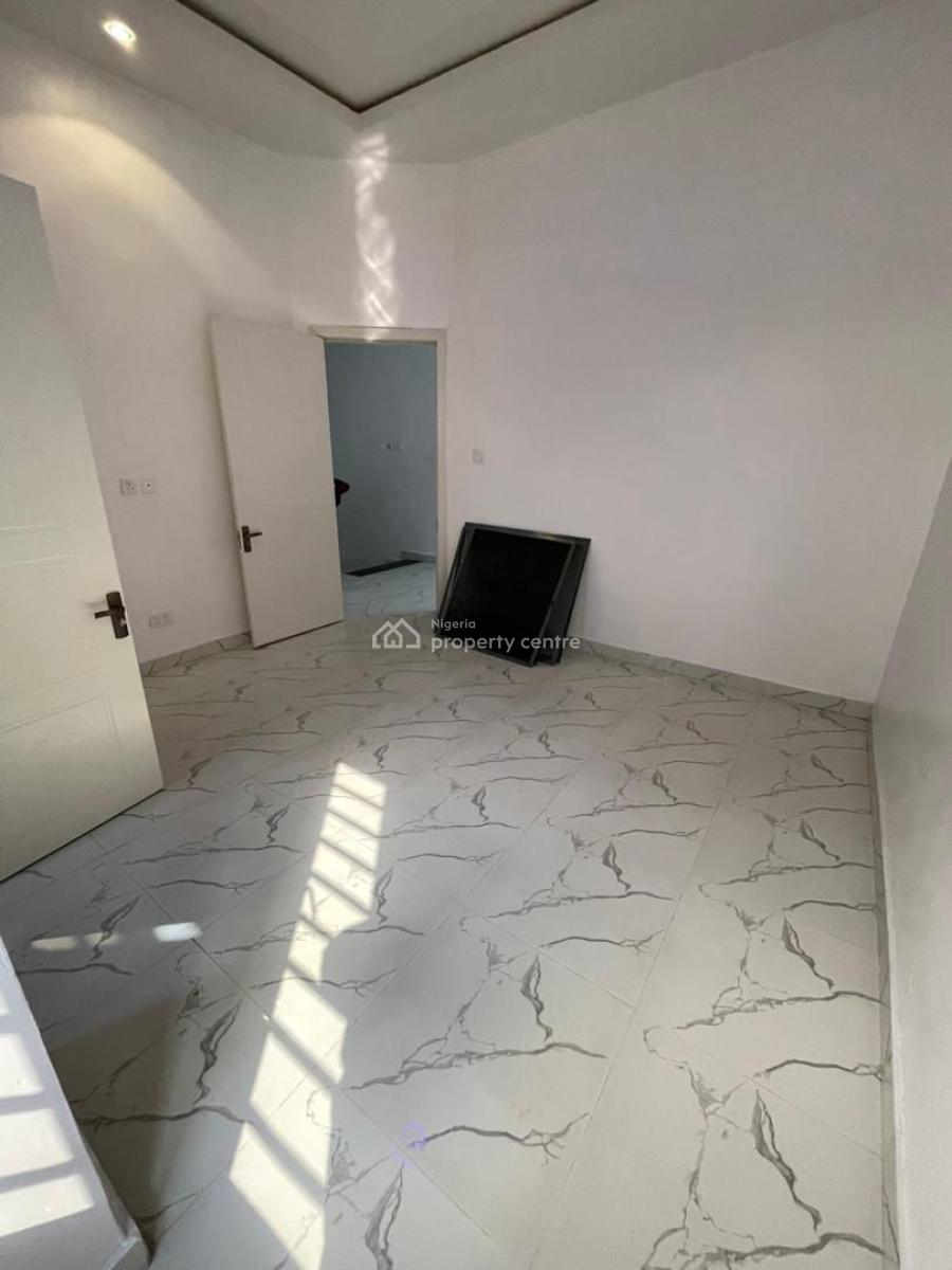 a Very Big Room Upstairs, Emcel Orchid Road, Ikota, Lekki, Lagos, Self Contain (single Rooms) for Rent