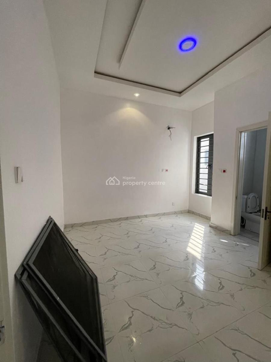 a Very Big Room Upstairs, Emcel Orchid Road, Ikota, Lekki, Lagos, Self Contain (single Rooms) for Rent