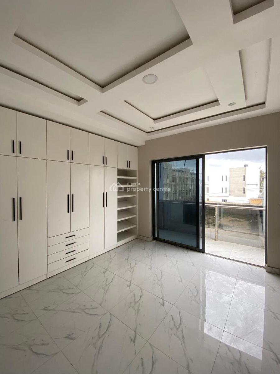 Spacious 3 Bedroom Apartment with Swimming Pool, Lekki Phase 1, Lekki, Lagos, Flat / Apartment for Sale