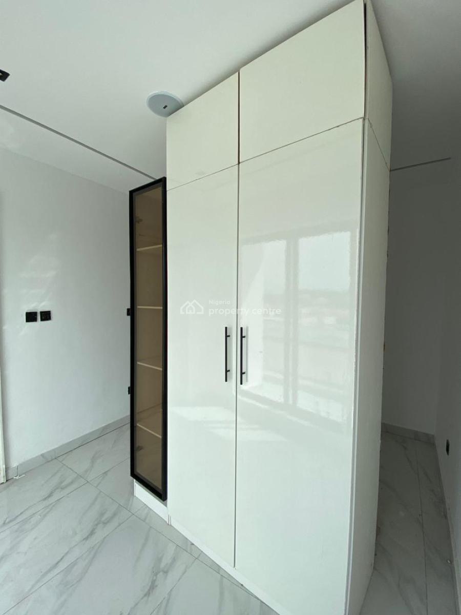 Spacious 3 Bedroom Apartment with Swimming Pool, Lekki Phase 1, Lekki, Lagos, Flat / Apartment for Sale