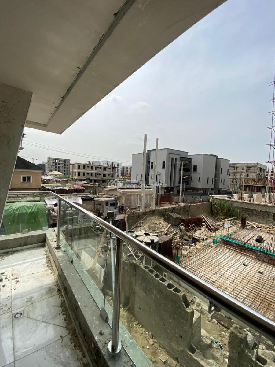 Spacious 2 Bedroom Apartment, Lekki Phase 1, Lekki, Lagos, Flat / Apartment for Sale
