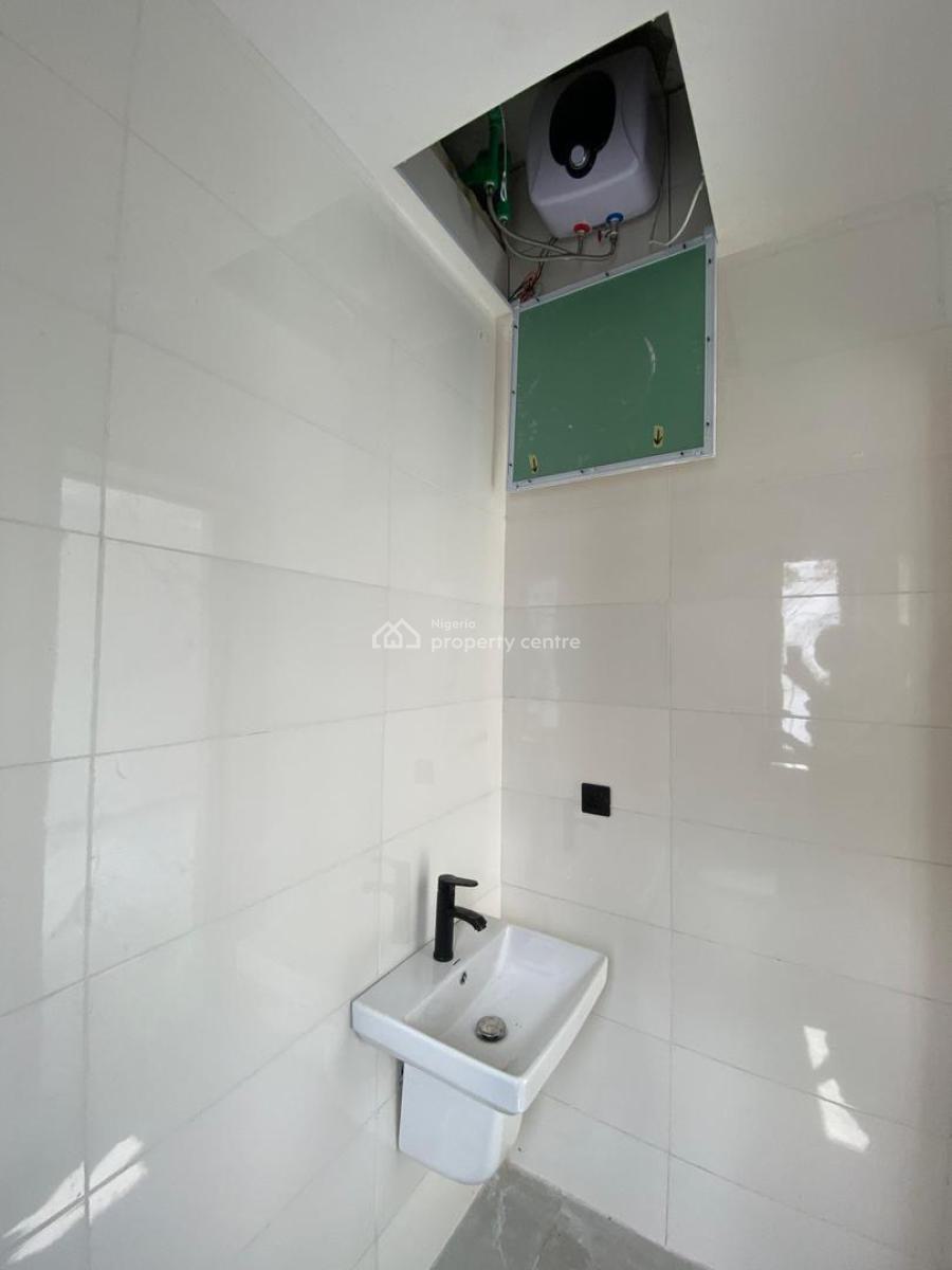 Spacious 2 Bedroom Apartment with Bq Spread Across 5 Floors, Lekki Phase 1, Lekki, Lagos, Flat / Apartment for Sale