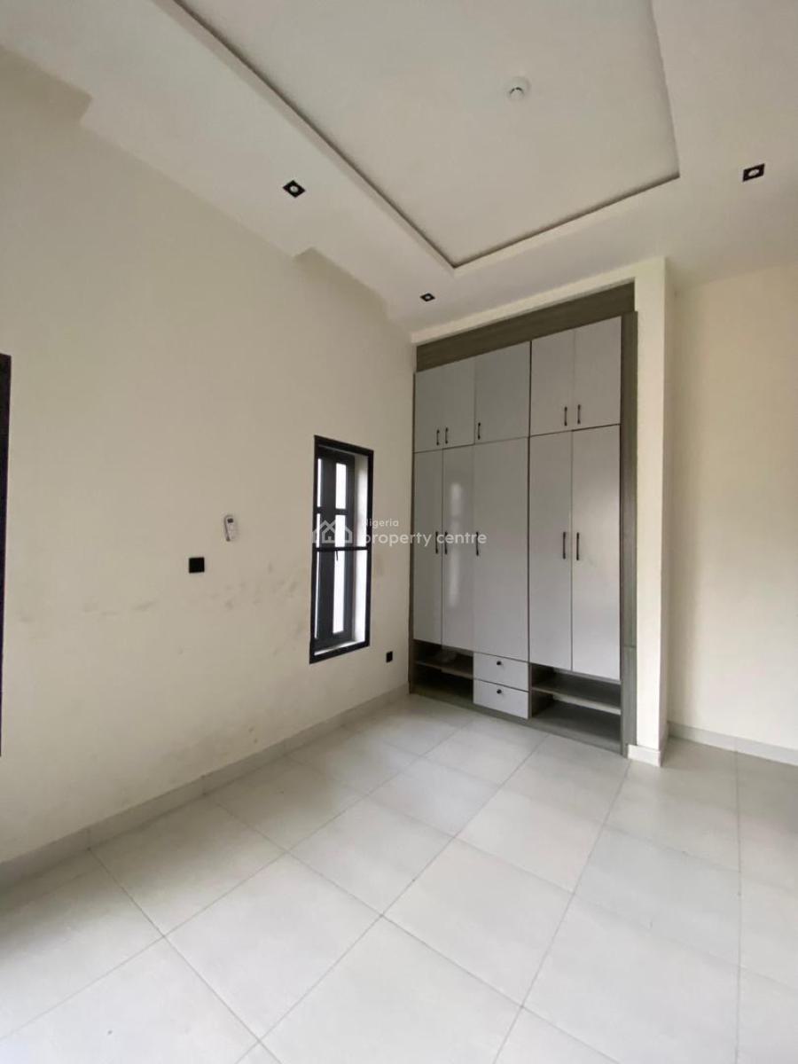 Spacious 2 Bedroom Apartment with Bq, Lekki Phase 1, Lekki, Lagos, Flat / Apartment for Sale