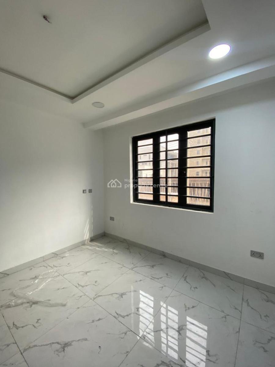 Spacious 2 Bedroom Apartment with Bq, Lekki Phase 1, Lekki, Lagos, Flat / Apartment for Sale