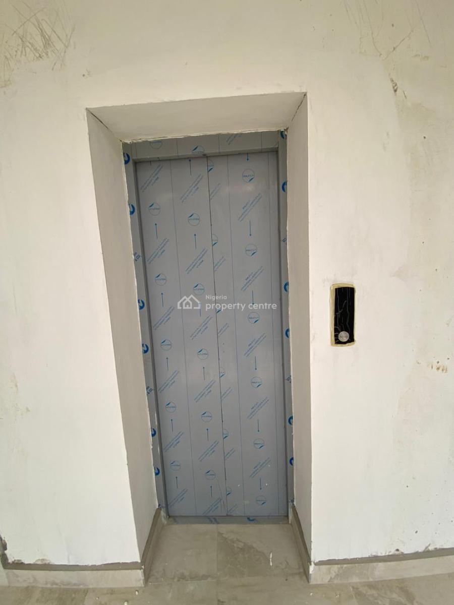 Spacious 4-bedroom Apartment with Elevator & Boys Quarters, Lekki Phase 1, Lekki, Lagos, Flat / Apartment for Sale