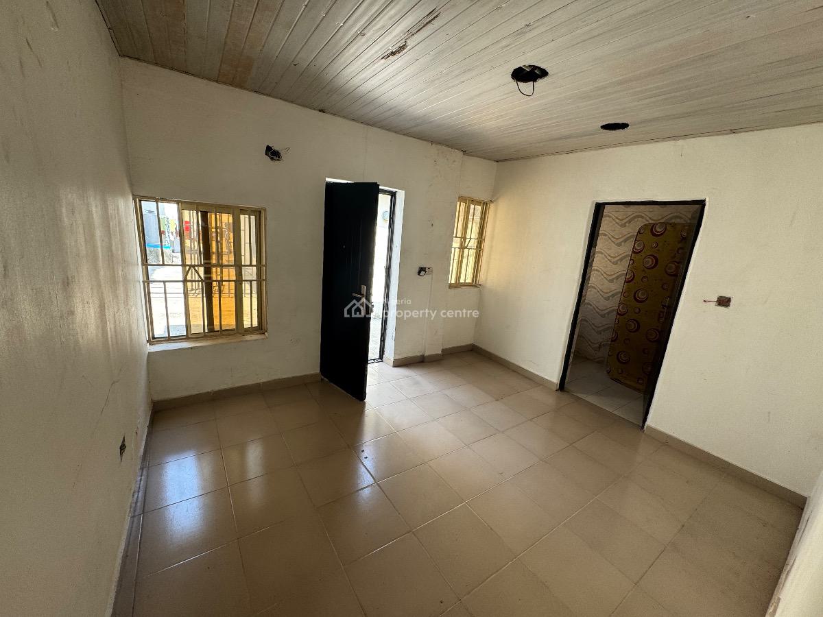 a Well Maintained 2 Bedrooms Apartment, Off Admiralty Way, Lekki Phase 1, Lekki, Lagos, Flat / Apartment for Rent