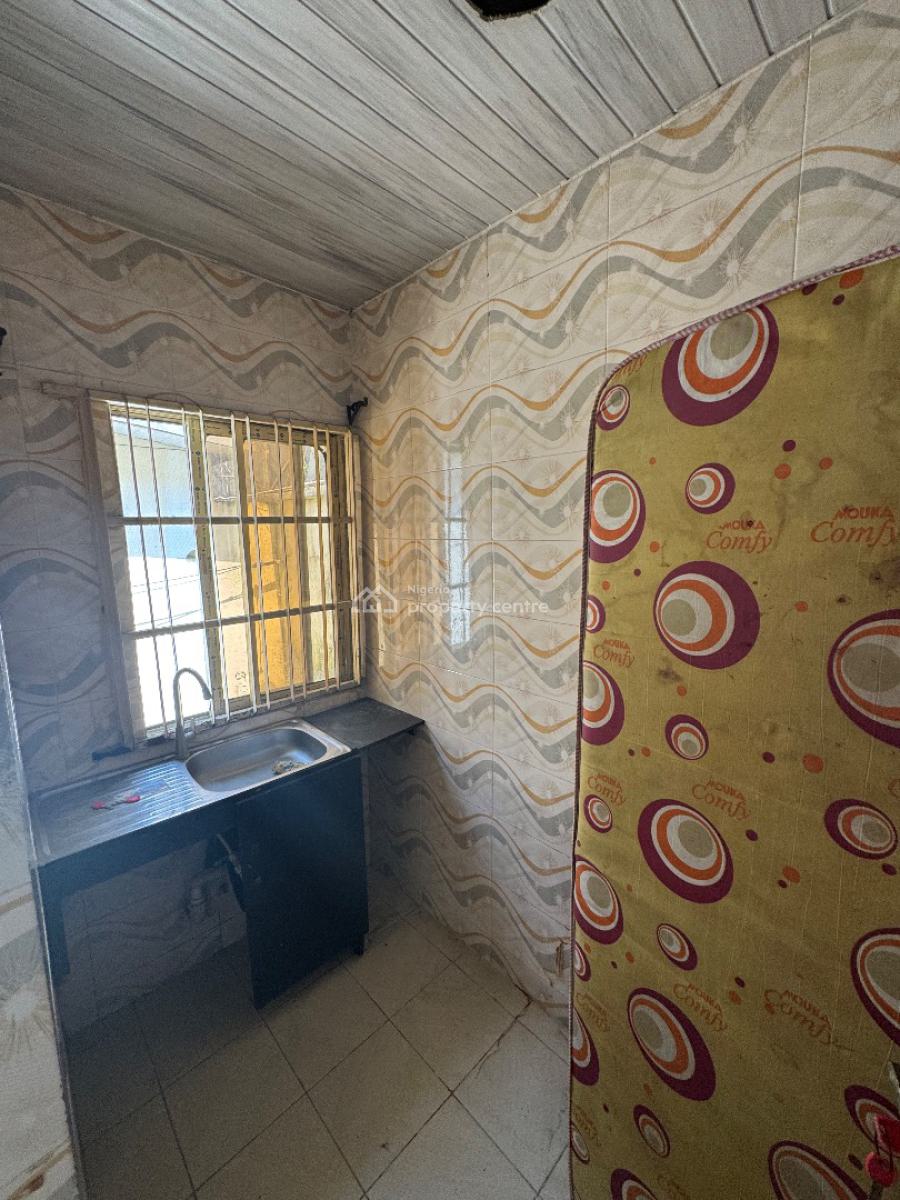 a Well Maintained 2 Bedrooms Apartment, Off Admiralty Way, Lekki Phase 1, Lekki, Lagos, Flat / Apartment for Rent