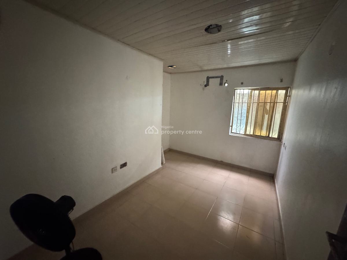 a Well Maintained 2 Bedrooms Apartment, Off Admiralty Way, Lekki Phase 1, Lekki, Lagos, Flat / Apartment for Rent
