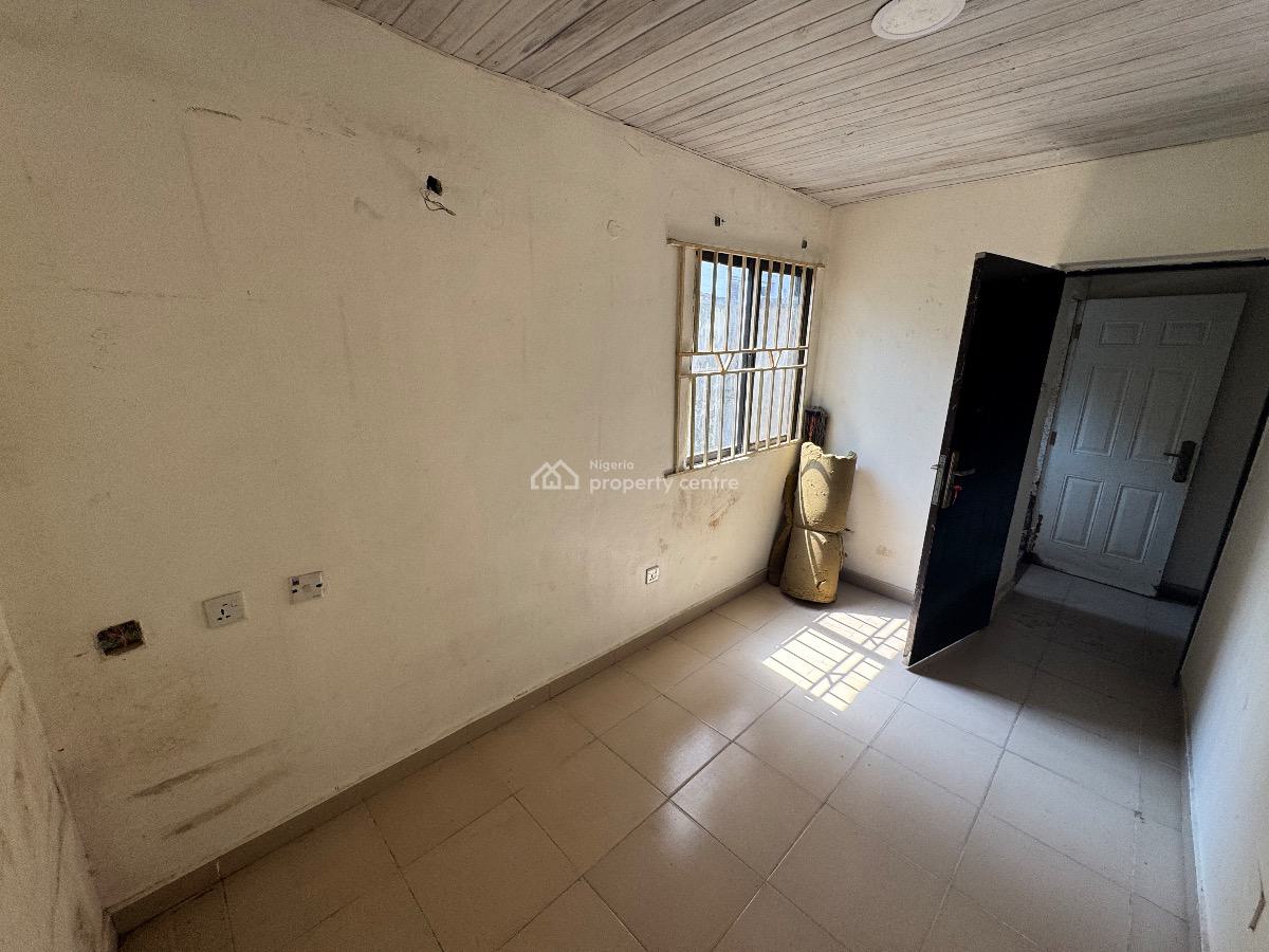 a Well Maintained 2 Bedrooms Apartment, Off Admiralty Way, Lekki Phase 1, Lekki, Lagos, Flat / Apartment for Rent