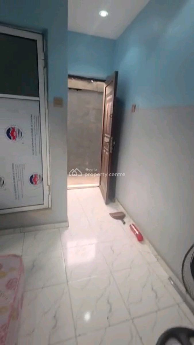 Spacious Self Contain, Abule Ijesha, Yaba, Lagos, Self Contain (single Rooms) for Rent