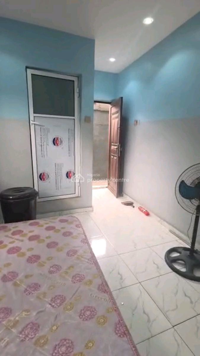 Spacious Self Contain, Abule Ijesha, Yaba, Lagos, Self Contain (single Rooms) for Rent