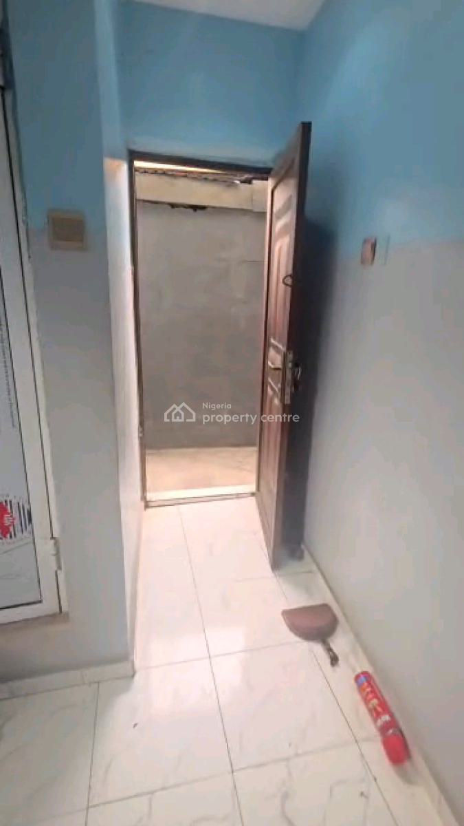 Spacious Self Contain, Abule Ijesha, Yaba, Lagos, Self Contain (single Rooms) for Rent