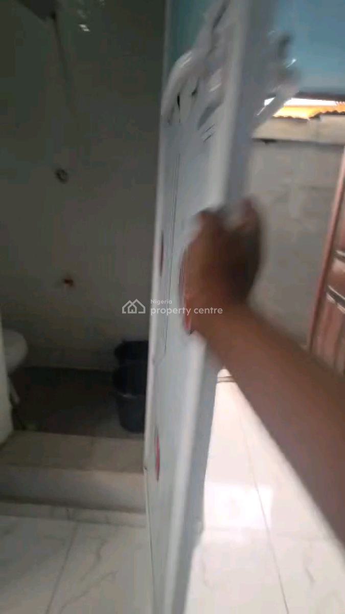Spacious Self Contain, Abule Ijesha, Yaba, Lagos, Self Contain (single Rooms) for Rent