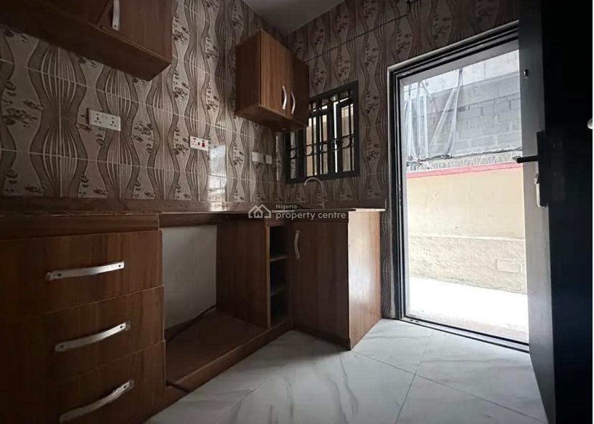 Excellent Spacious 3 Bedroom Apartment, Lekki Phase 1, Lekki, Lagos, Flat / Apartment for Rent