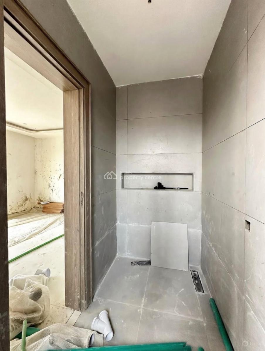 Luxury 2 Bedroom Apartment, Lekki Phase 1, Lekki, Lagos, Block of Flats for Sale