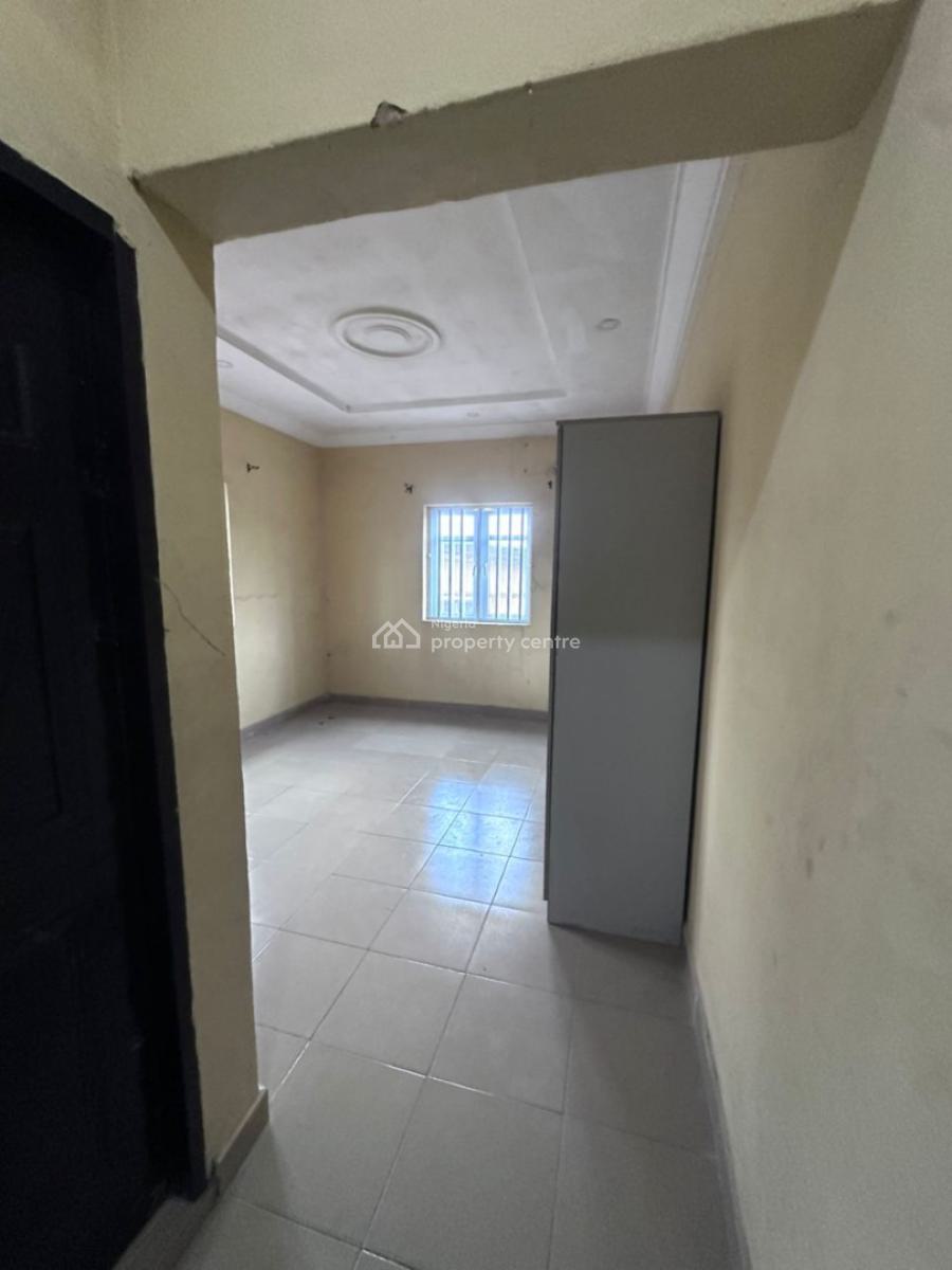 Spacious 3 Bedroom Flat, Off Randle Avenue, Surulere, Lagos, Flat / Apartment for Rent