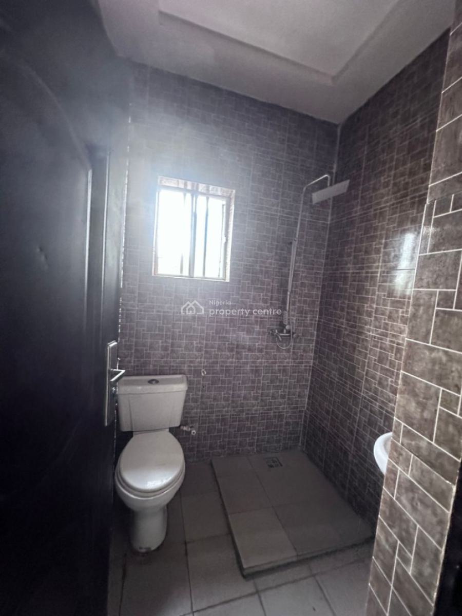 Spacious 3 Bedroom Flat, Off Randle Avenue, Surulere, Lagos, Flat / Apartment for Rent