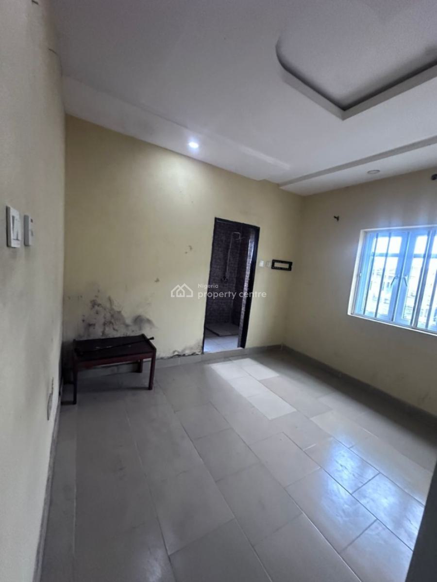 Spacious 3 Bedroom Flat, Off Randle Avenue, Surulere, Lagos, Flat / Apartment for Rent