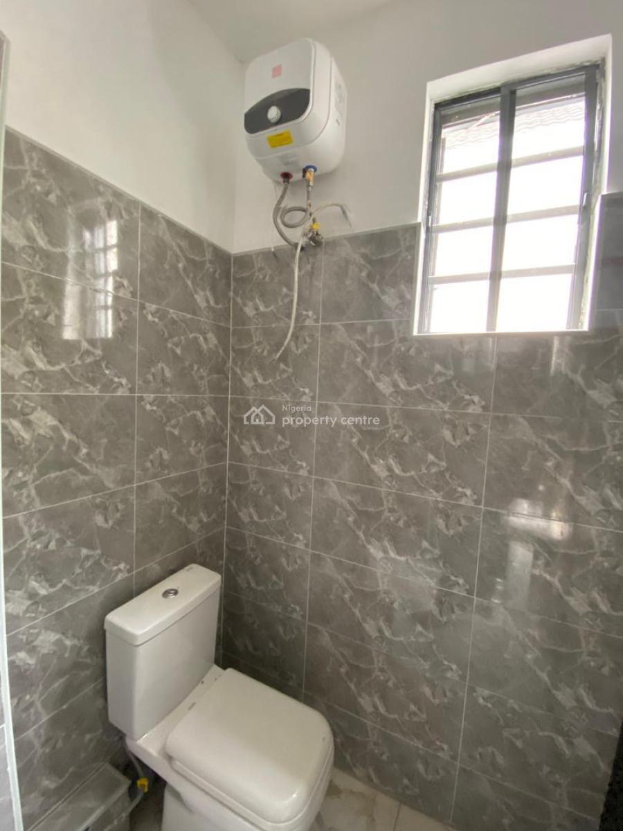 Spacious 2 Bedroom Apartment with Bq, Lekki Phase 1, Lekki, Lagos, Flat / Apartment for Sale