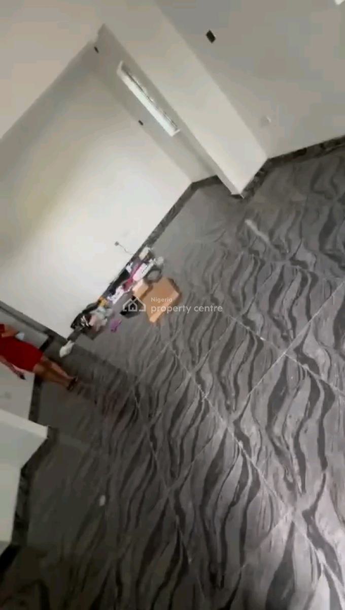 a Neatly Used and Standard 2bedroom Apartment,, Off Palace Road, Oworonshoki, Shomolu, Lagos, Flat / Apartment for Rent