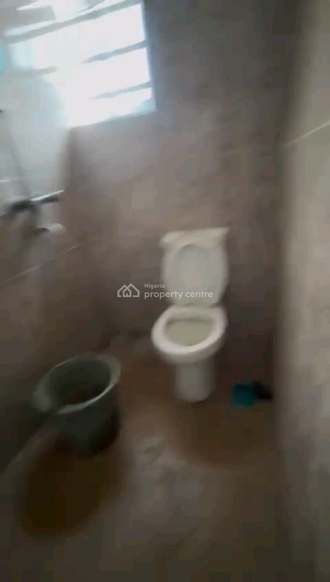 a Neatly Used and Standard 2bedroom Apartment,, Off Palace Road, Oworonshoki, Shomolu, Lagos, Flat / Apartment for Rent