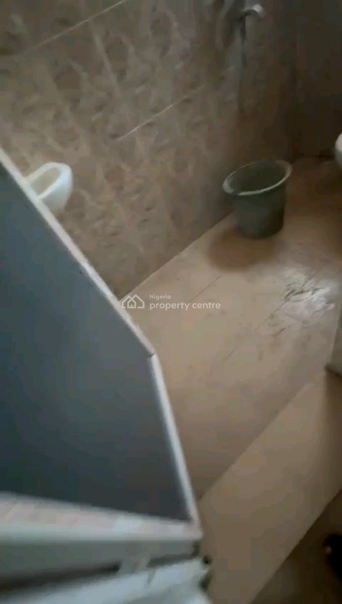 a Neatly Used and Standard 2bedroom Apartment,, Off Palace Road, Oworonshoki, Shomolu, Lagos, Flat / Apartment for Rent