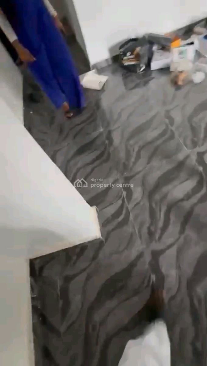 a Neatly Used and Standard 2bedroom Apartment,, Off Palace Road, Oworonshoki, Shomolu, Lagos, Flat / Apartment for Rent