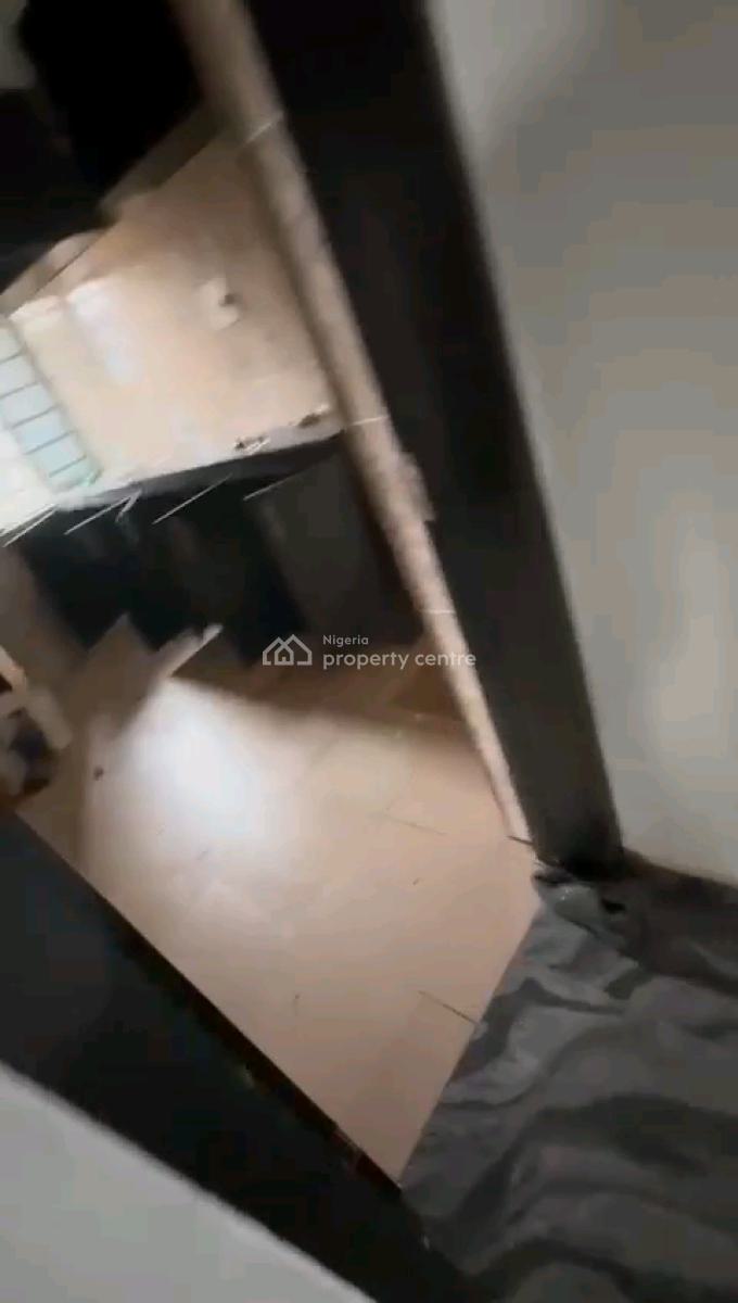 a Neatly Used and Standard 2bedroom Apartment,, Off Palace Road, Oworonshoki, Shomolu, Lagos, Flat / Apartment for Rent