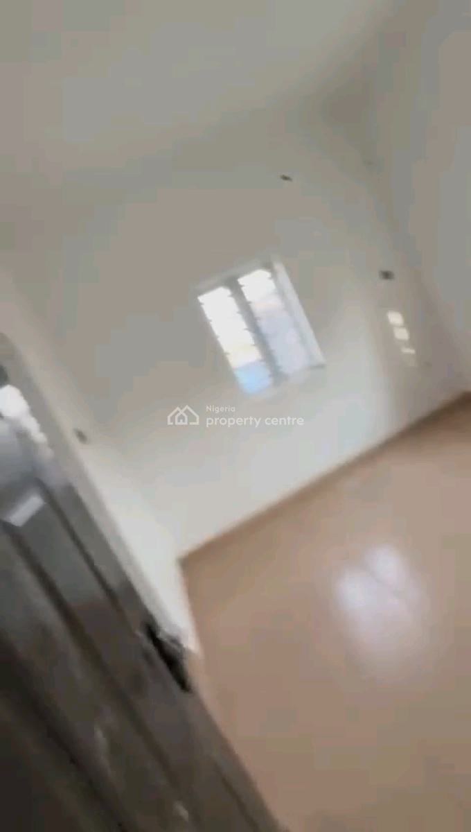 a Neatly Used and Standard 2bedroom Apartment,, Off Palace Road, Oworonshoki, Shomolu, Lagos, Flat / Apartment for Rent