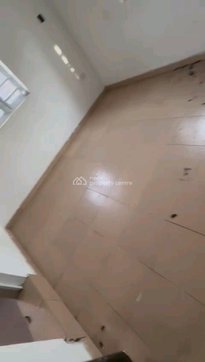 a Neatly Used and Standard 2bedroom Apartment,, Off Palace Road, Oworonshoki, Shomolu, Lagos, Flat / Apartment for Rent