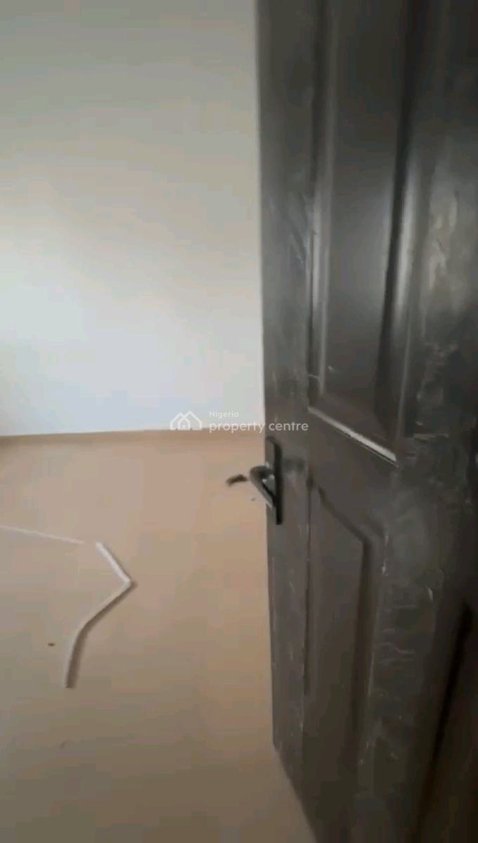 a Neatly Used and Standard 2bedroom Apartment,, Off Palace Road, Oworonshoki, Shomolu, Lagos, Flat / Apartment for Rent