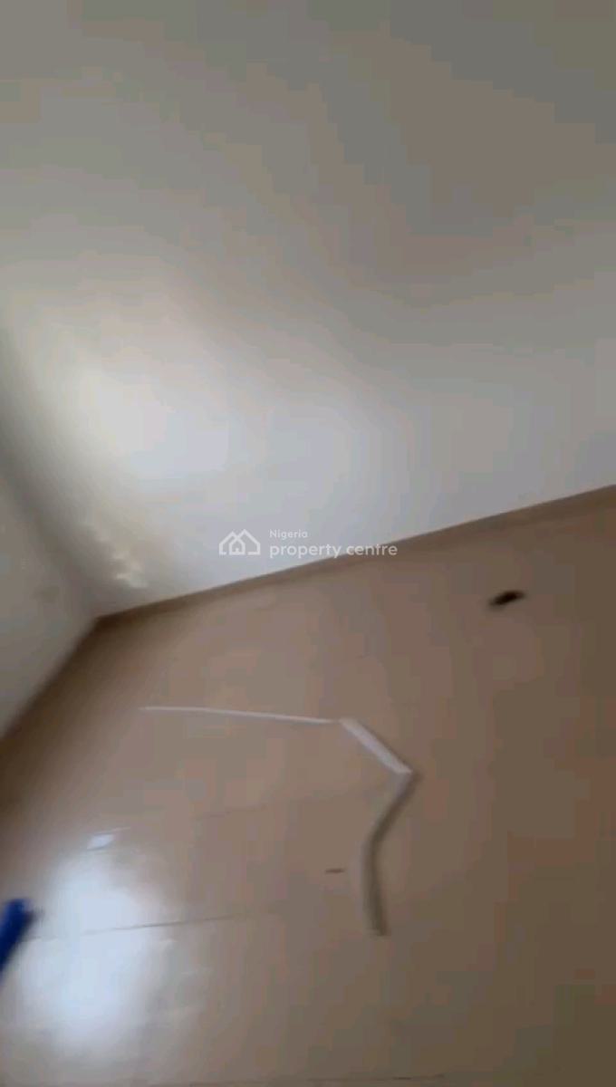 a Neatly Used and Standard 2bedroom Apartment,, Off Palace Road, Oworonshoki, Shomolu, Lagos, Flat / Apartment for Rent