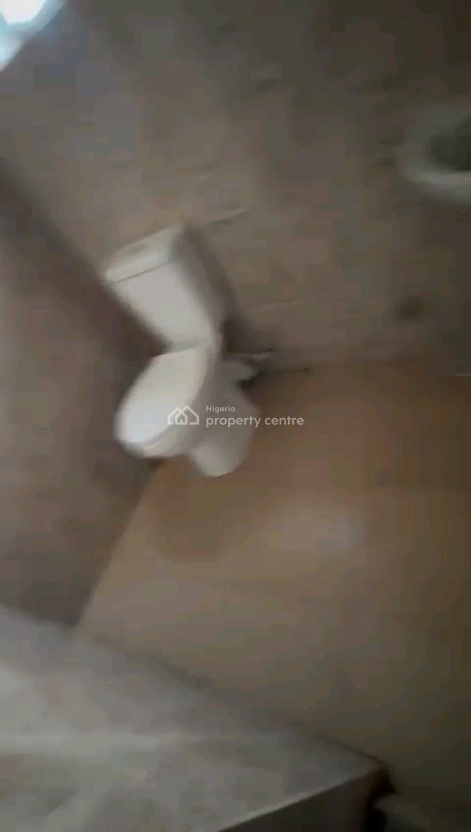 a Neatly Used and Standard 2bedroom Apartment,, Off Palace Road, Oworonshoki, Shomolu, Lagos, Flat / Apartment for Rent