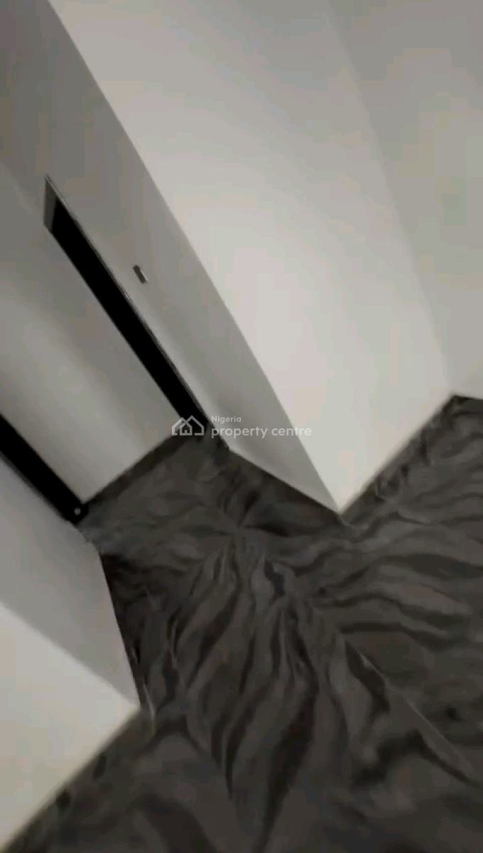 a Neatly Used and Standard 2 Bedroom Apartment, Off Palace Road, Oworonshoki, Shomolu, Lagos, Flat / Apartment for Rent