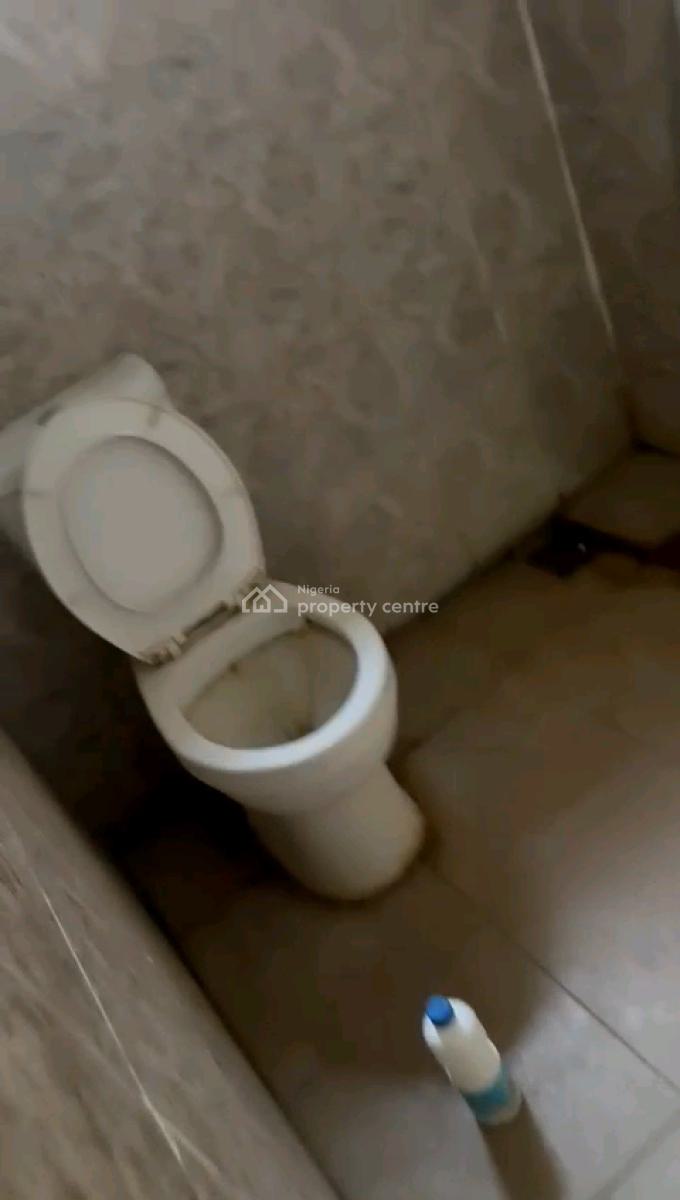 a Neatly Used and Standard 2bedroom Duplex, Off Palace Road, Oworonshoki, Shomolu, Lagos, Detached Duplex for Rent