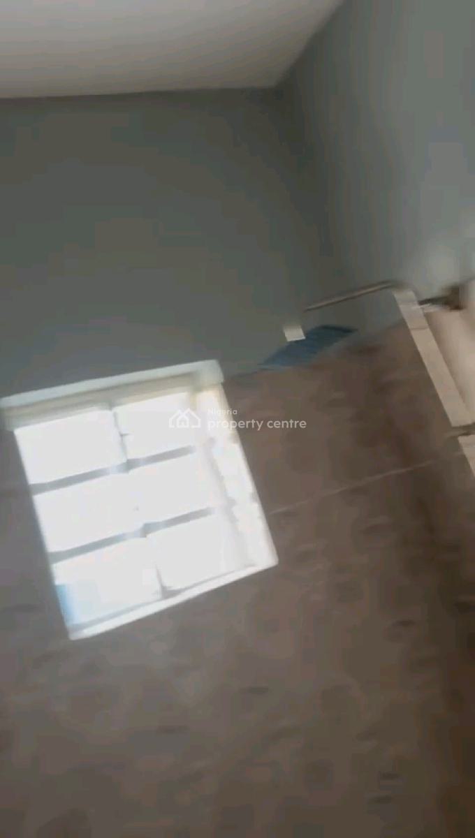 a Neatly Used and Standard 2bedroom Duplex, Off Palace Road, Oworonshoki, Shomolu, Lagos, Detached Duplex for Rent