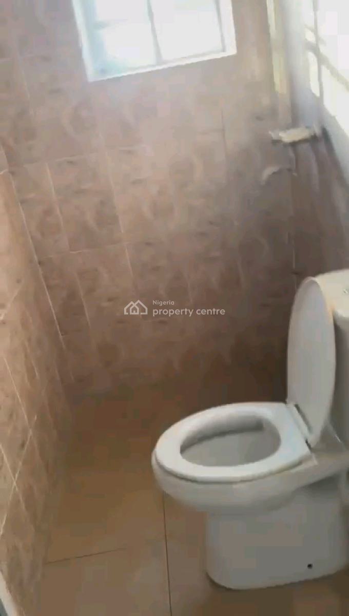 a Neatly Used and Standard 2bedroom Duplex, Off Palace Road, Oworonshoki, Shomolu, Lagos, Detached Duplex for Rent