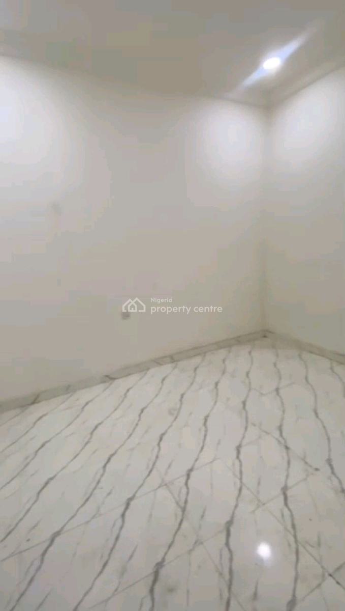 a Neatly Used and Standard Roomself Contain, Upstairs, Off Pedro Road, Shomolu, Lagos, Self Contain (single Rooms) for Rent