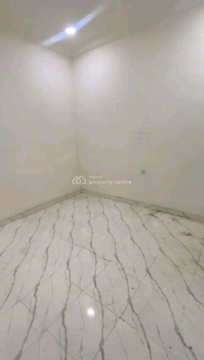 a Neatly Used and Standard Roomself Contain, Upstairs, Off Pedro Road, Shomolu, Lagos, Self Contain (single Rooms) for Rent