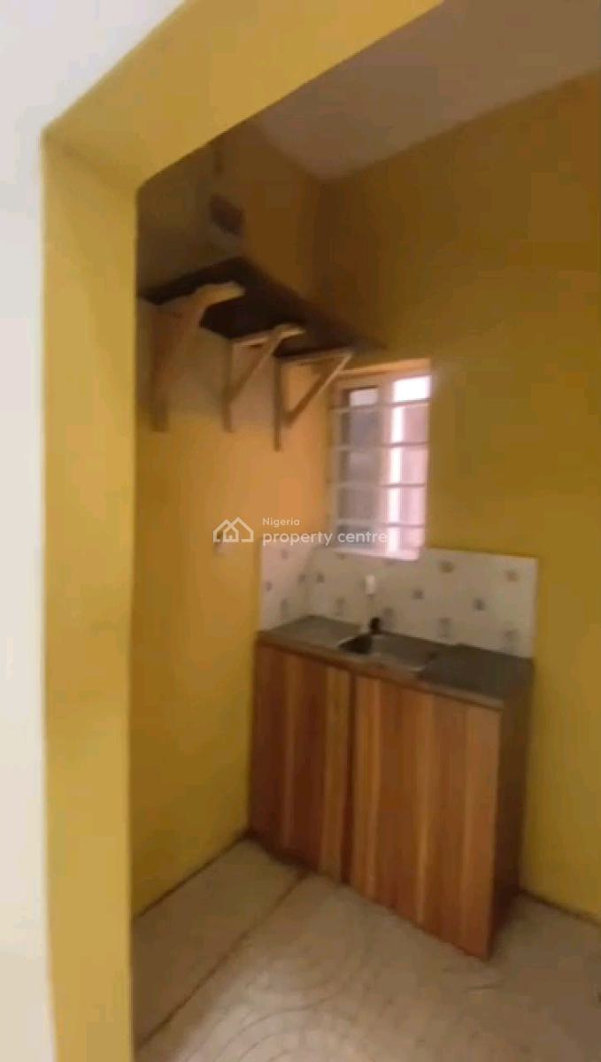 a Neatly Used and Standard Room Self Contain, Off Pedro Road, Shomolu, Lagos, Self Contain (single Rooms) for Rent