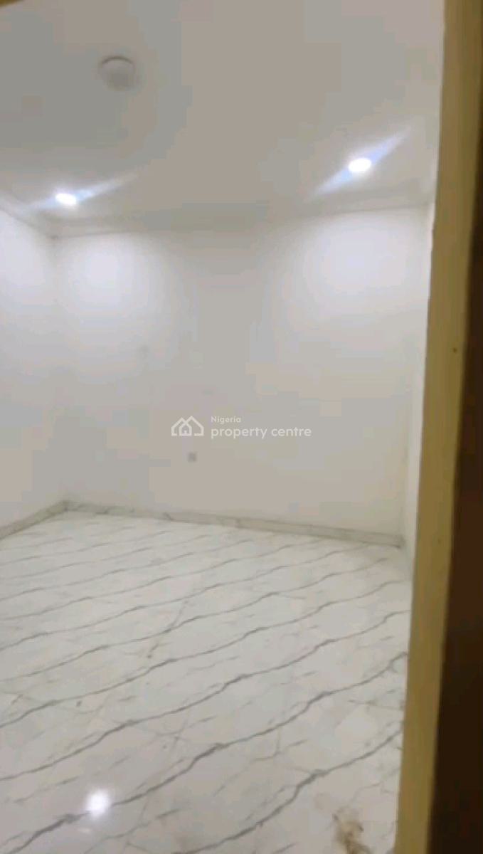 a Neatly Used and Standard Room Self Contain, Off Pedro Road, Shomolu, Lagos, Self Contain (single Rooms) for Rent