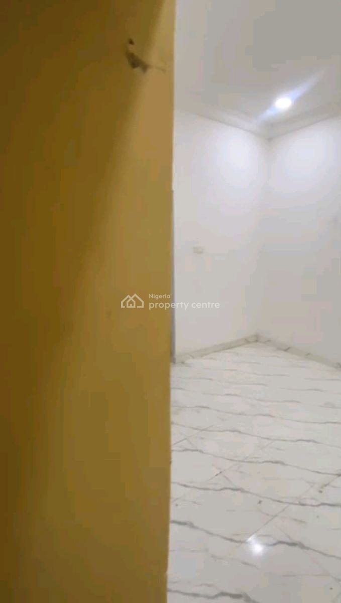 a Neatly Used and Standard Room Self Contain, Off Pedro Road, Shomolu, Lagos, Self Contain (single Rooms) for Rent